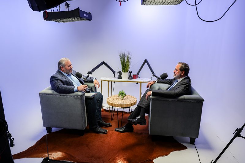 Wide view of the studio set during the Arthur Hollingsworth taping